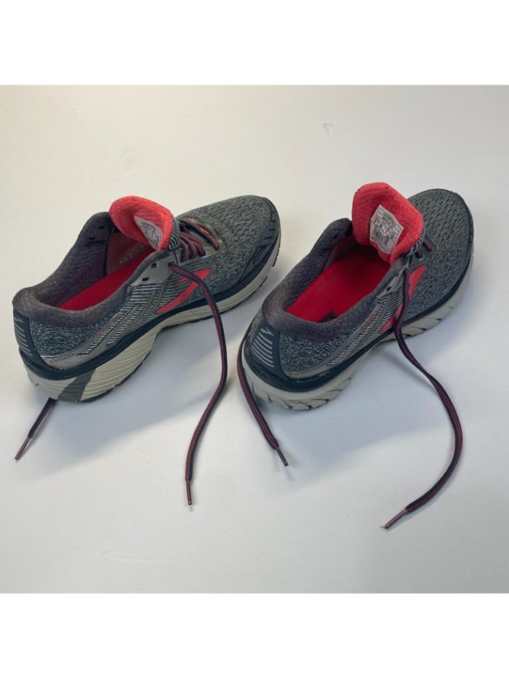 Brooks Adrenaline GTS 18 Shoes Womens Size 8 Gray Pink Lace Up Low Top Sneakers